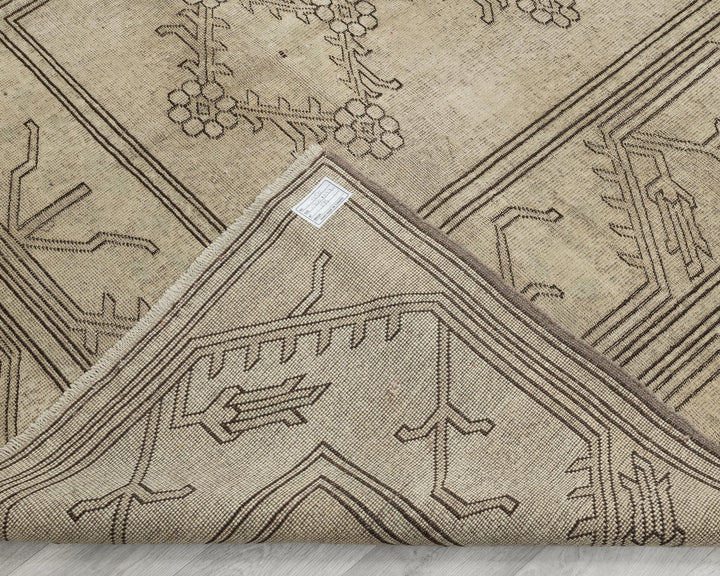 Neutral Oushak Rug 6' 7" x 9' 8" | No. VR23079