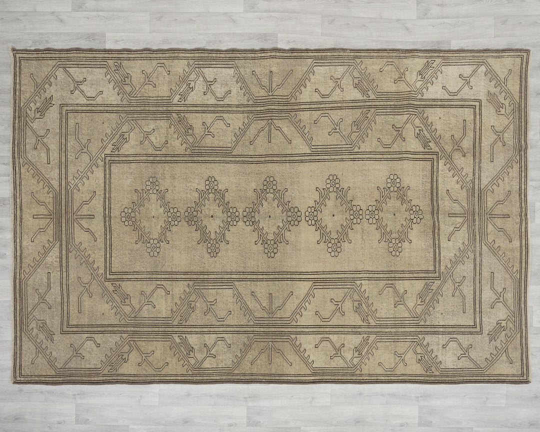 Neutral Oushak Rug 6' 7" x 9' 8" | No. VR23079