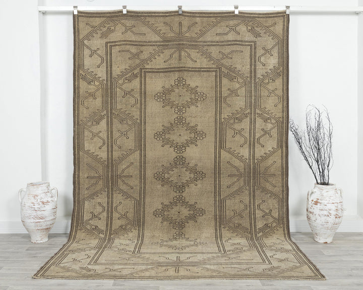 Neutral Oushak Rug 6' 7" x 9' 8" | No. VR23079