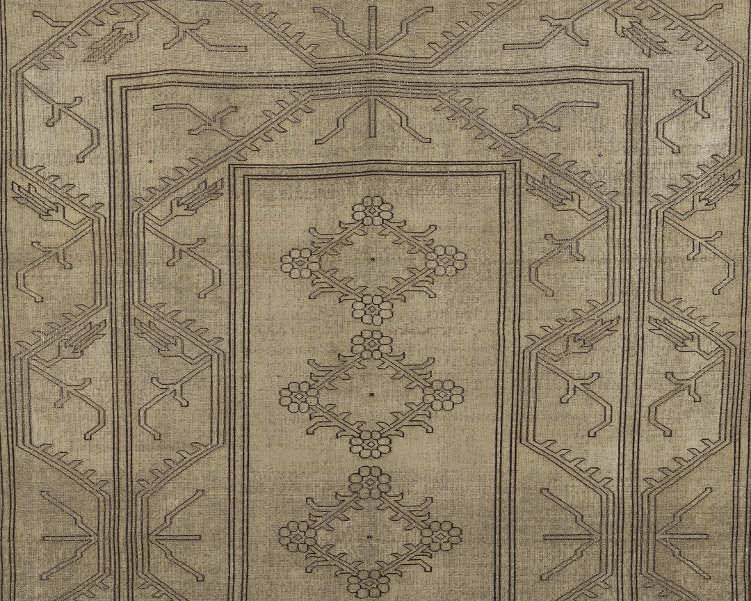 Neutral Oushak Rug 6' 7" x 9' 8" | No. VR23079