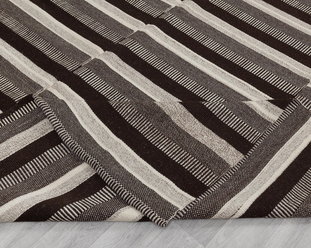 Kilim Rug 9' x 13' 4" | No. VR95618