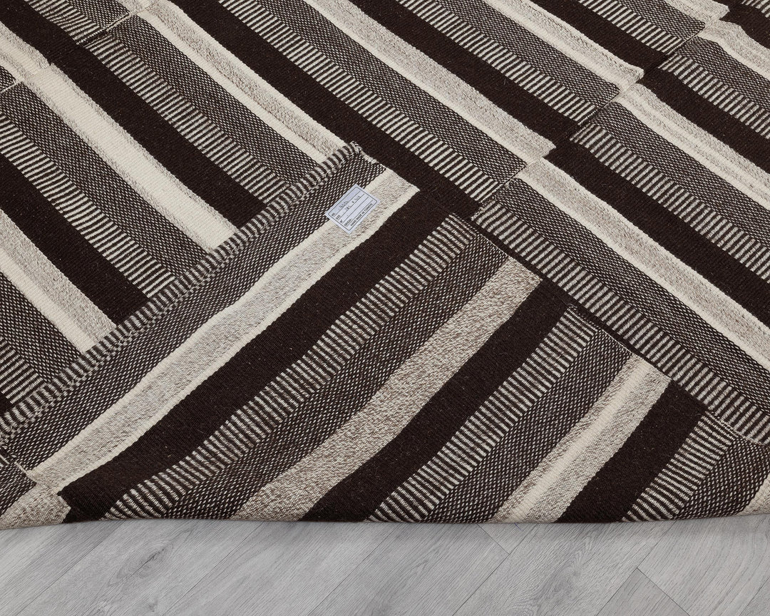 Kilim Rug 9' x 13' 4" | No. VR95618