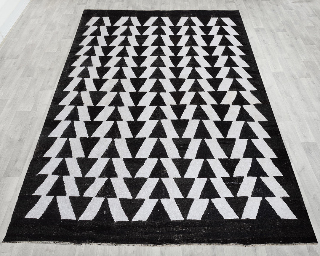 Black Kilim Rug 8' 2" x 10' 6" | No. VR33124