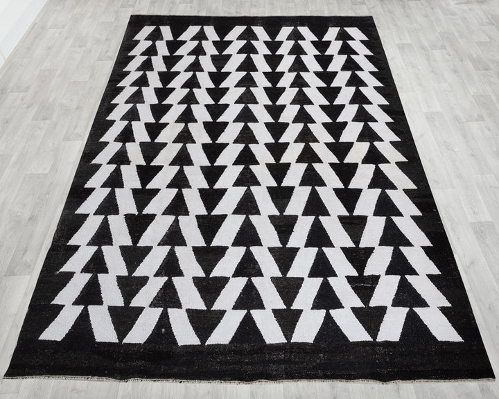Black Kilim Rug 8' 2" x 10' 6" | No. VR33124