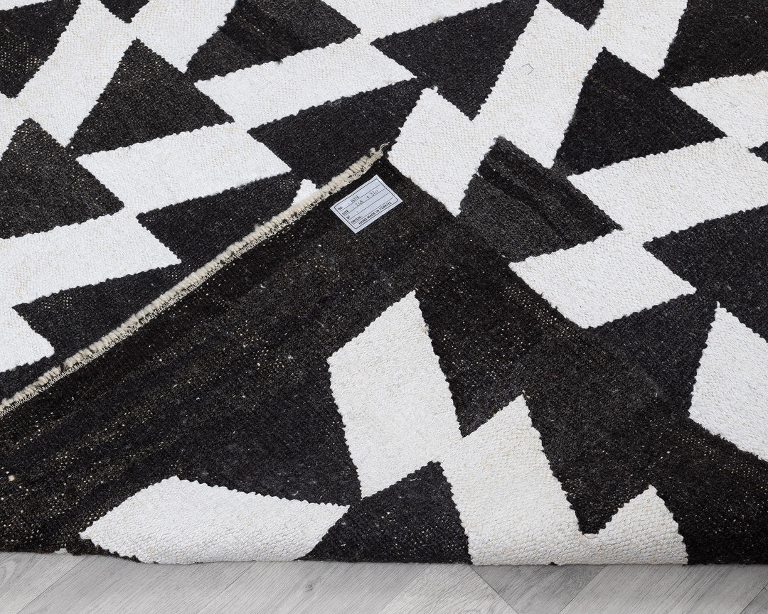 Black Kilim Rug 8' 2" x 10' 6" | No. VR33124
