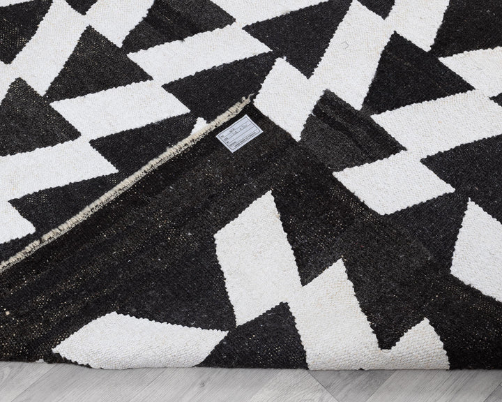 Black Kilim Rug 8' 2" x 10' 6" | No. VR33124