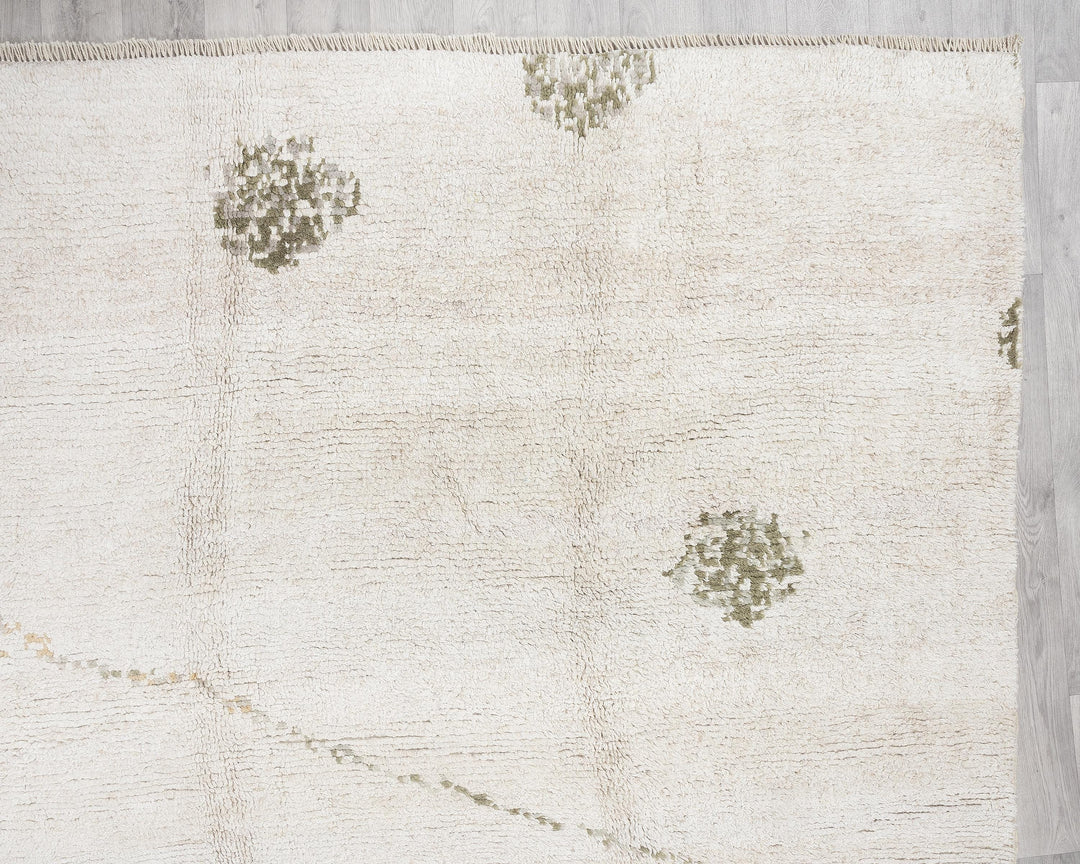 White Vintage Turkish Rug 7' 6" x 9' 10" | No. VR69058