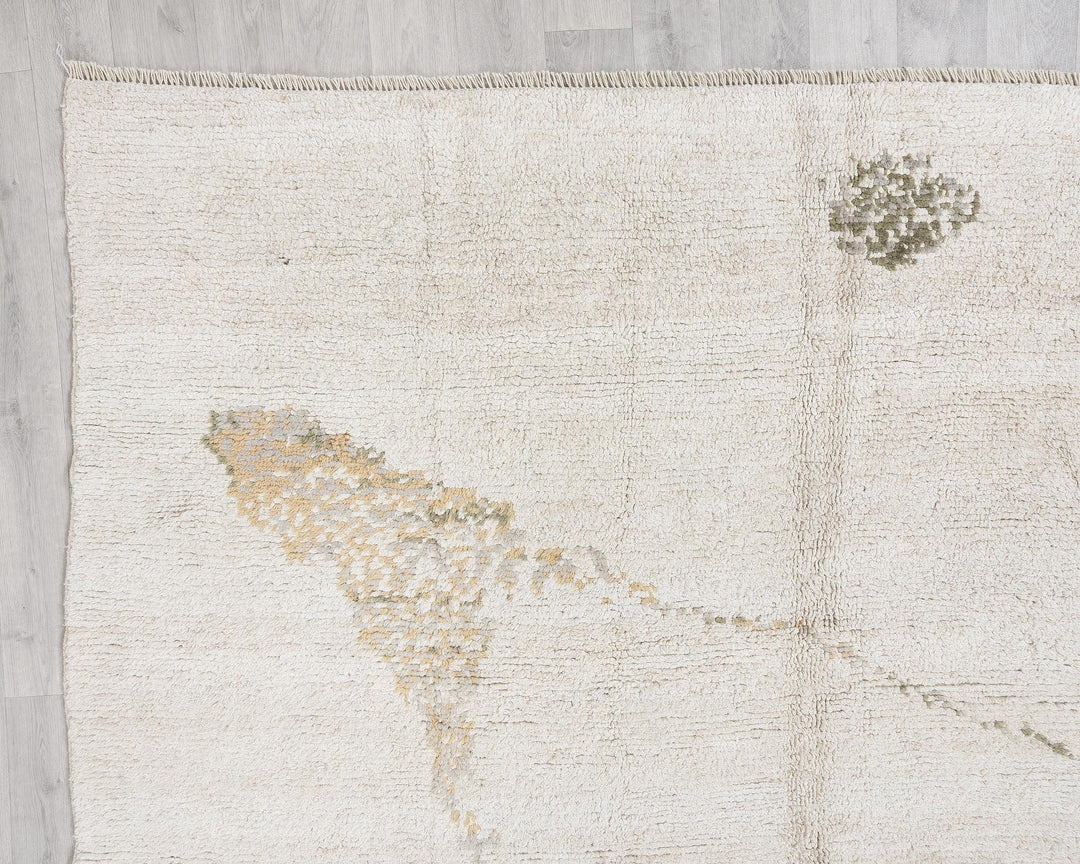 White Vintage Turkish Rug 7' 6" x 9' 10" | No. VR69058