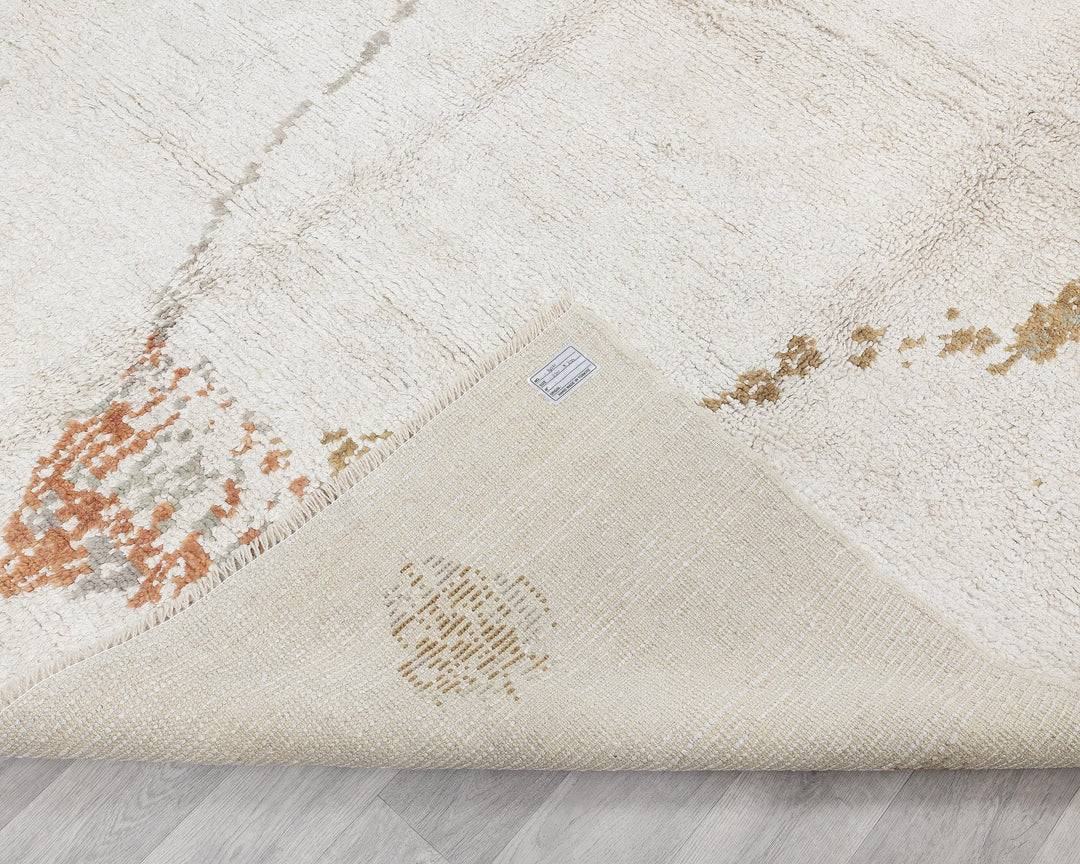 White Vintage Turkish Rug 7' 6" x 9' 10" | No. VR69058
