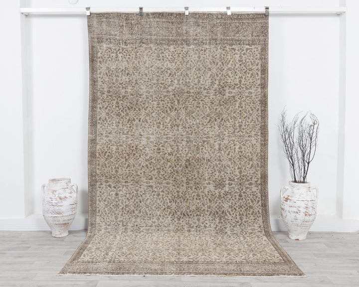 Beige Oushak Rug 5' 7" x 9' 10" | No. VR61398