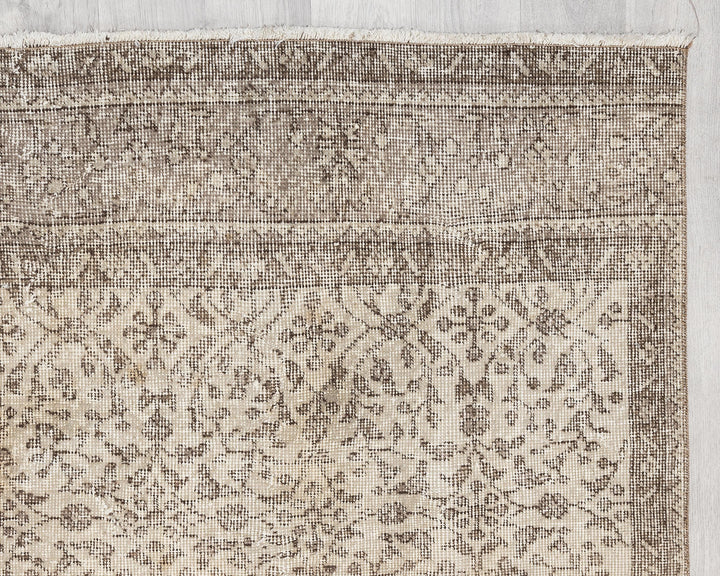 Beige Oushak Rug 5' 7" x 9' 10" | No. VR61398