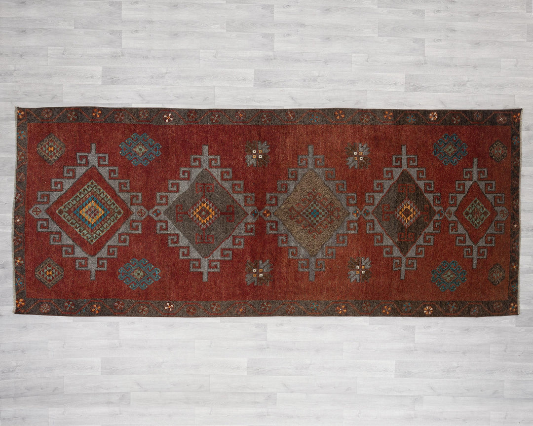 Red Runner Rug 4' 10" x 11' 1" | No. VR13506