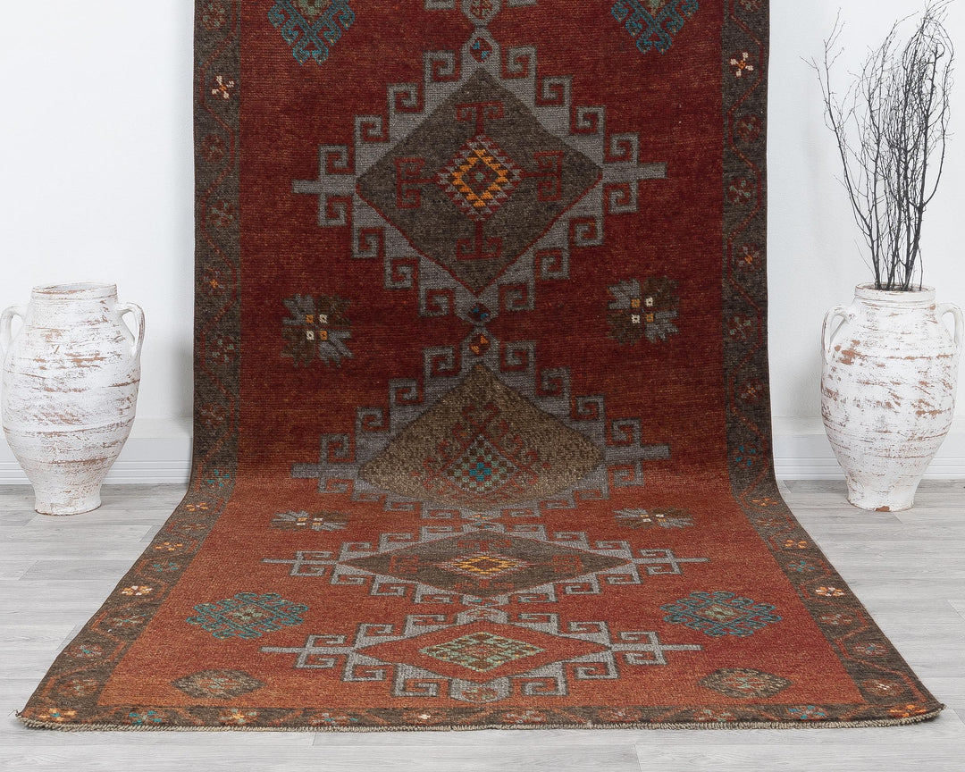 Red Runner Rug 4' 10" x 11' 1" | No. VR13506