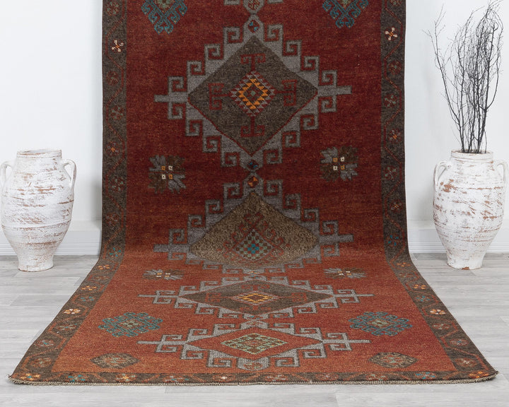 Red Runner Rug 4' 10" x 11' 1" | No. VR13506