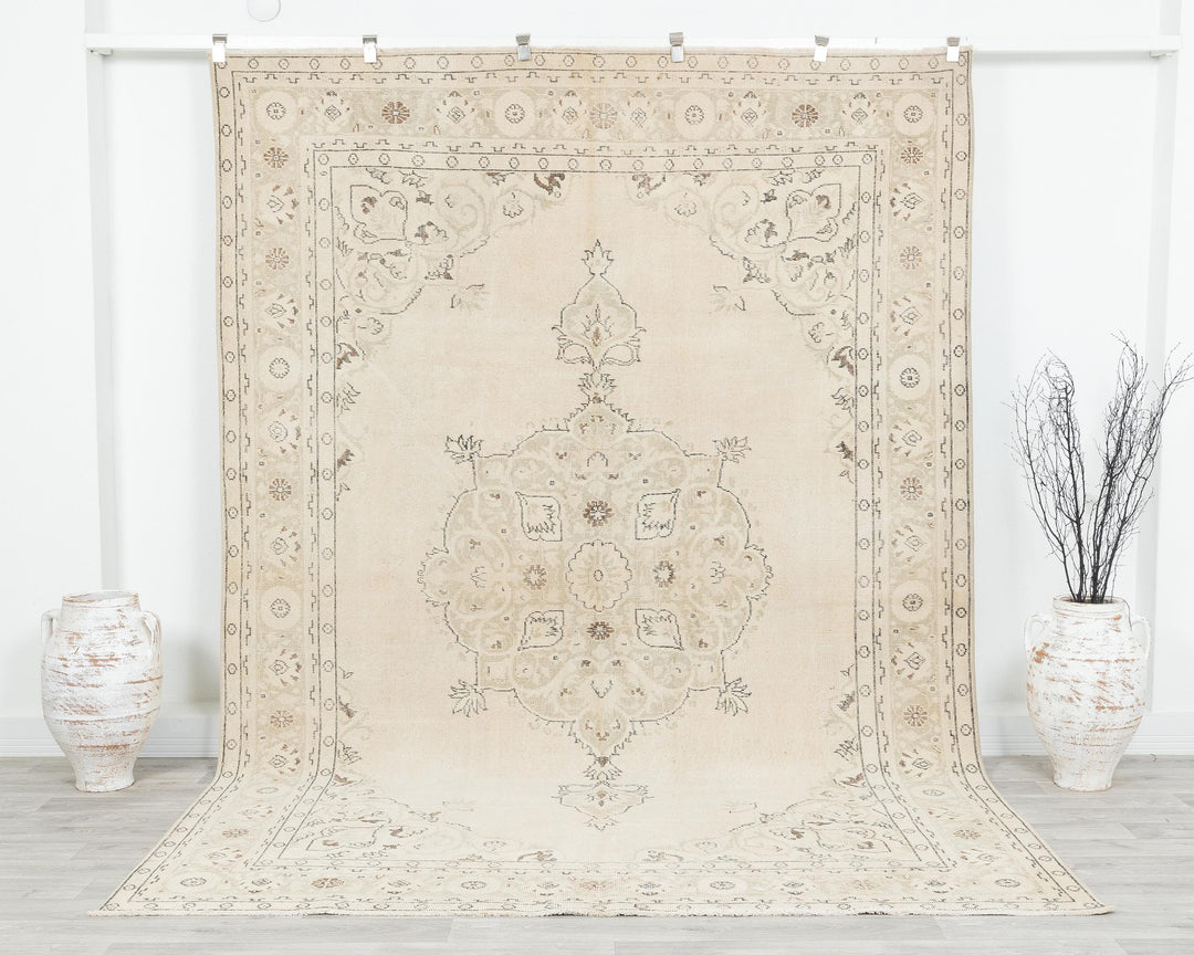 Beige Oushak Rug 7' 1" x 10' 2" | No. VR64341