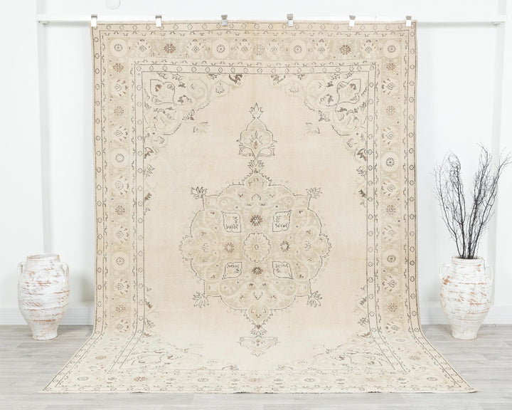 Beige Oushak Rug 7' 1" x 10' 2" | No. VR64341