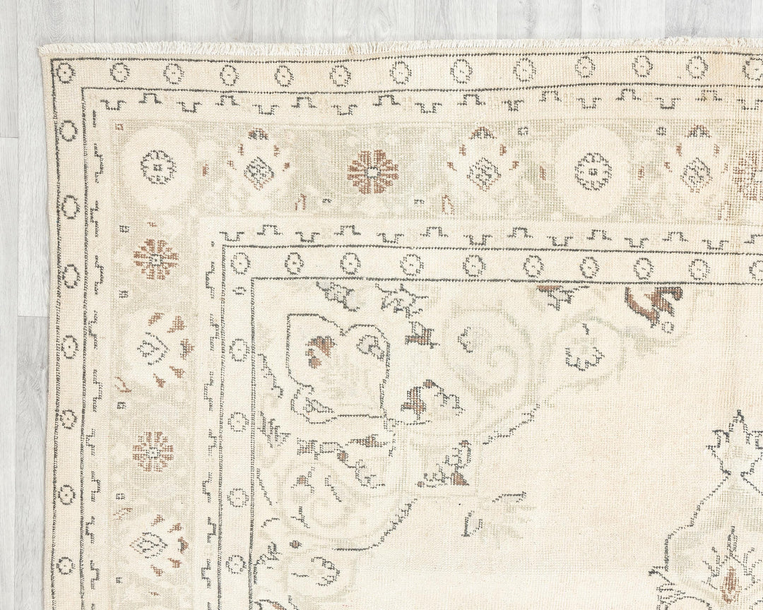 Beige Oushak Rug 7' 1" x 10' 2" | No. VR64341