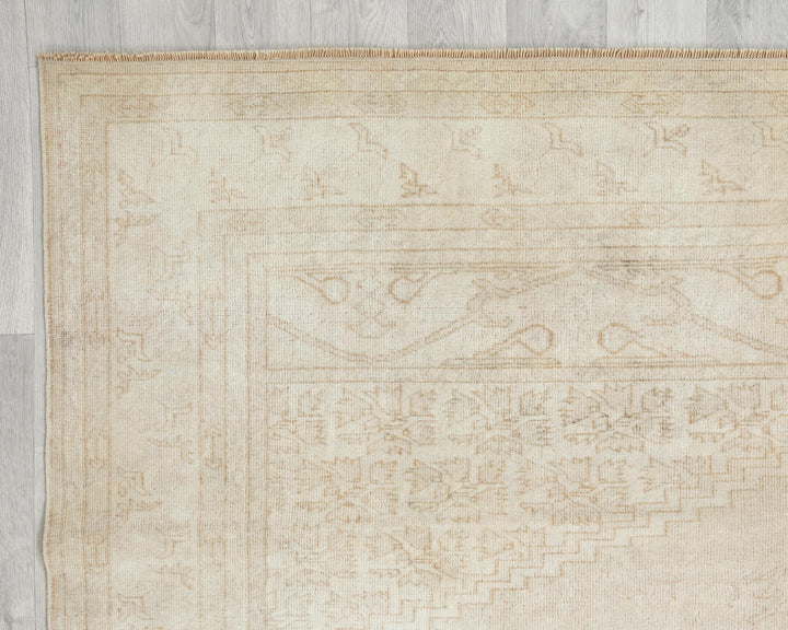 Neutral Oushak Rug 5' 11" x 9' 9" | No. VR10234
