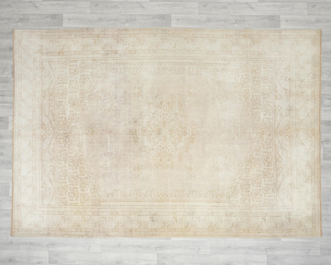 Neutral Oushak Rug 5' 11" x 9' 9" | No. VR10234