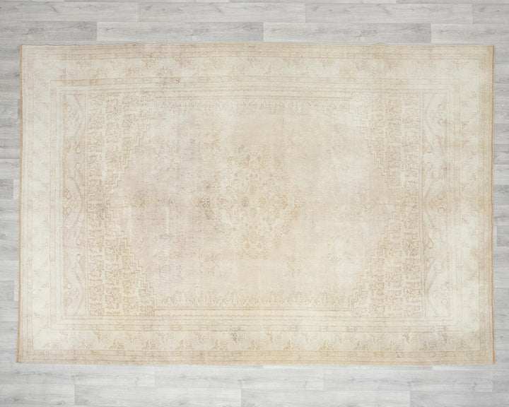 Neutral Oushak Rug 5' 11" x 9' 9" | No. VR10234