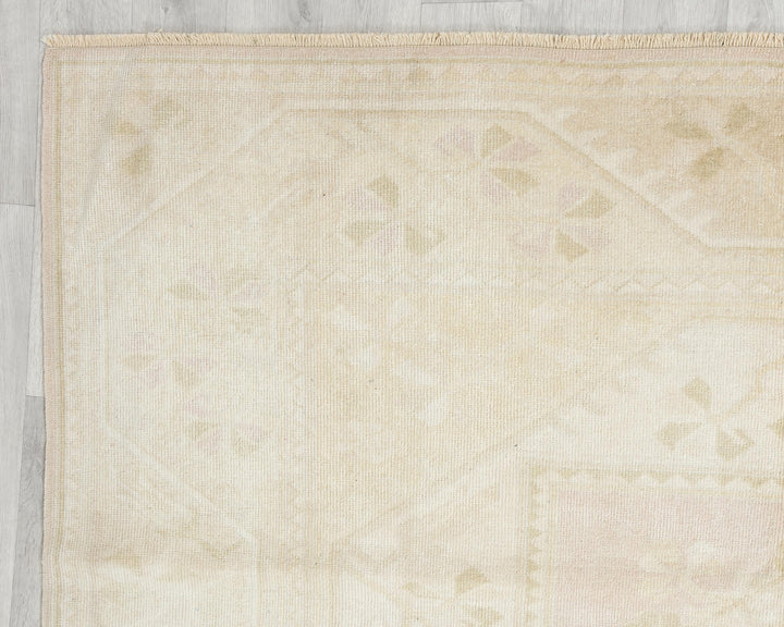 Beige Oushak Rug 6' 7" x 9' 4" | No. VR41139