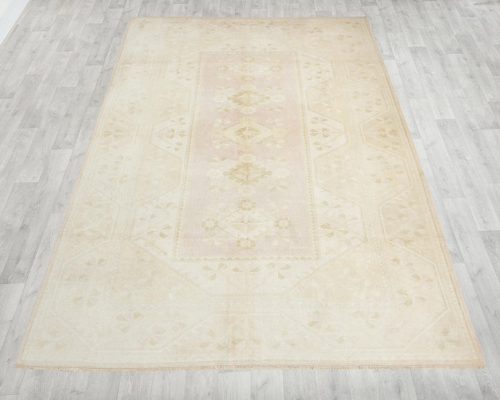 Beige Oushak Rug 6' 7" x 9' 4" | No. VR41139