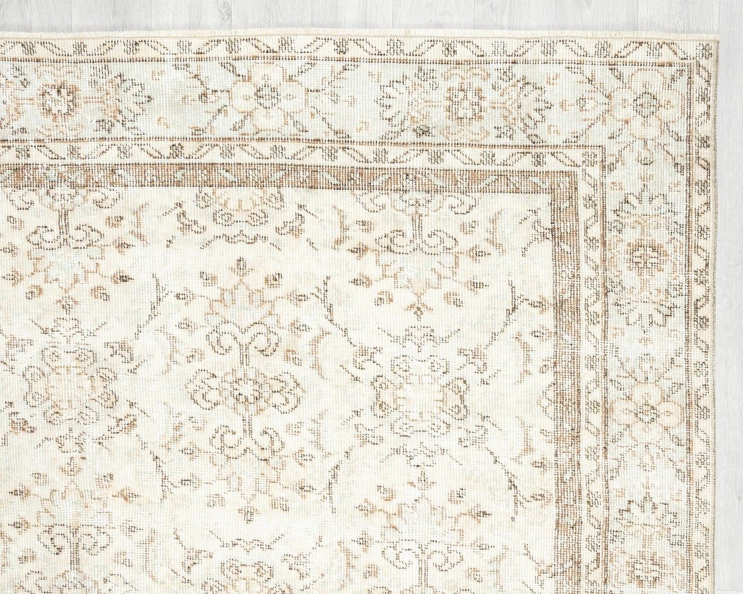 Neutral Oushak Rug 9' 10" x 6' 7" | No. VR72701