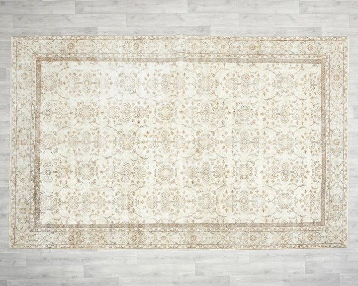 Neutral Oushak Rug 9' 10" x 6' 7" | No. VR72701
