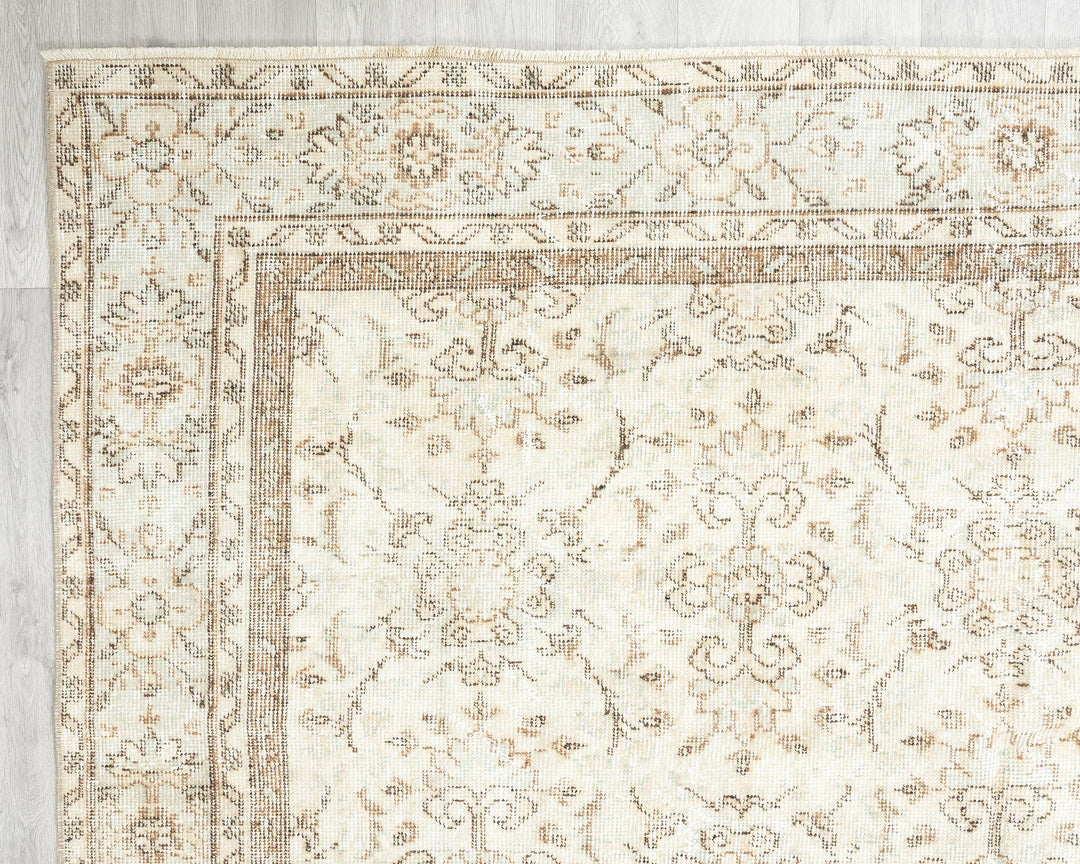 Neutral Oushak Rug 9' 10" x 6' 7" | No. VR72701