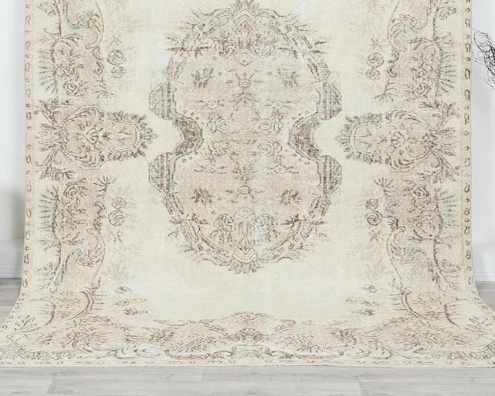 Beige Oushak Rug 9' 4" x 6' 5" | No. VR67062