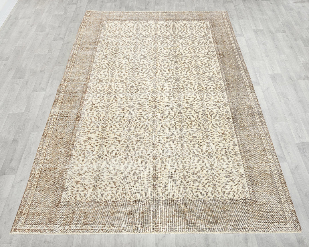 Neutral Oushak Rug 6' 3" x 9' 6" | No. VR17355