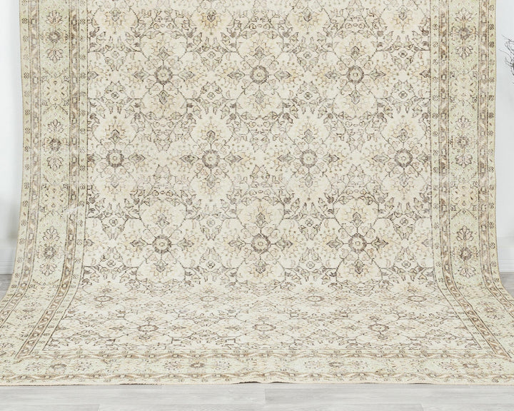 Beige Oushak Rug 10' 2" x 7' 1" | No. VR20238