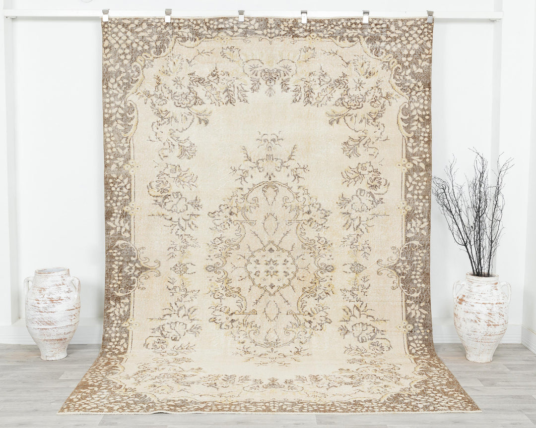 Beige Oushak Rug 9' 11" x 6' 8" | No. VR45967