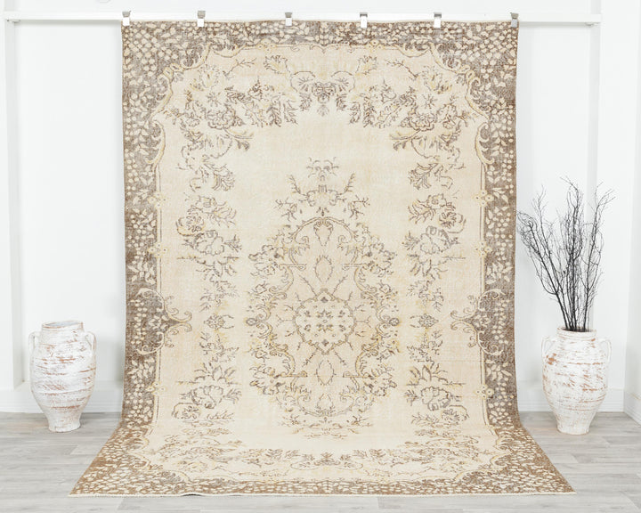 Beige Oushak Rug 9' 11" x 6' 8" | No. VR45967