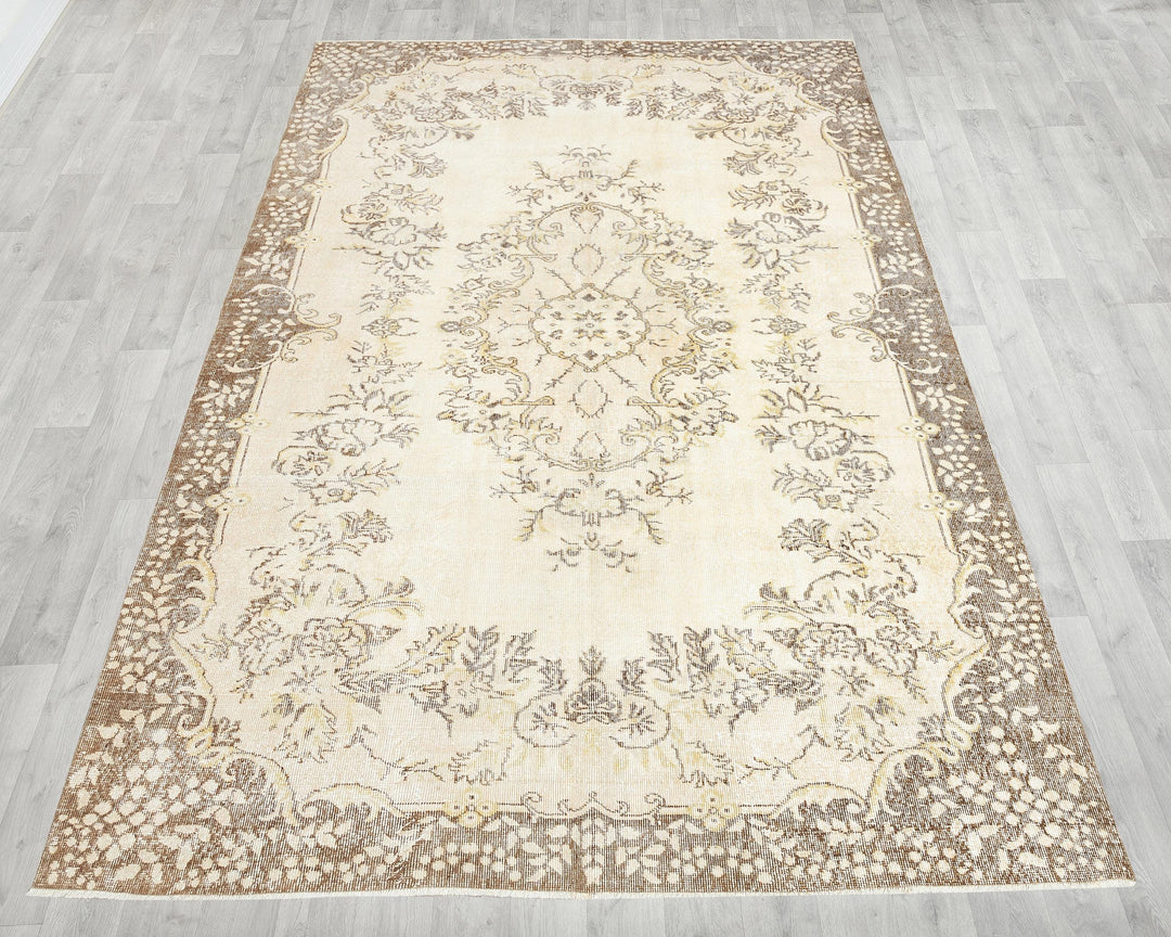 Beige Oushak Rug 9' 11" x 6' 8" | No. VR45967
