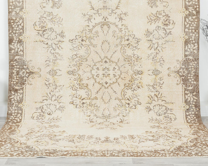 Beige Oushak Rug 9' 11" x 6' 8" | No. VR45967