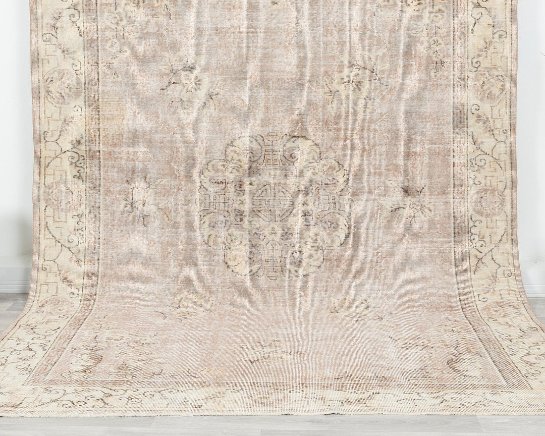 Neutral Oushak Rug 7' x 10' 5" | No. VR62787