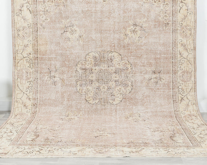 Neutral Oushak Rug 7' x 10' 5" | No. VR62787