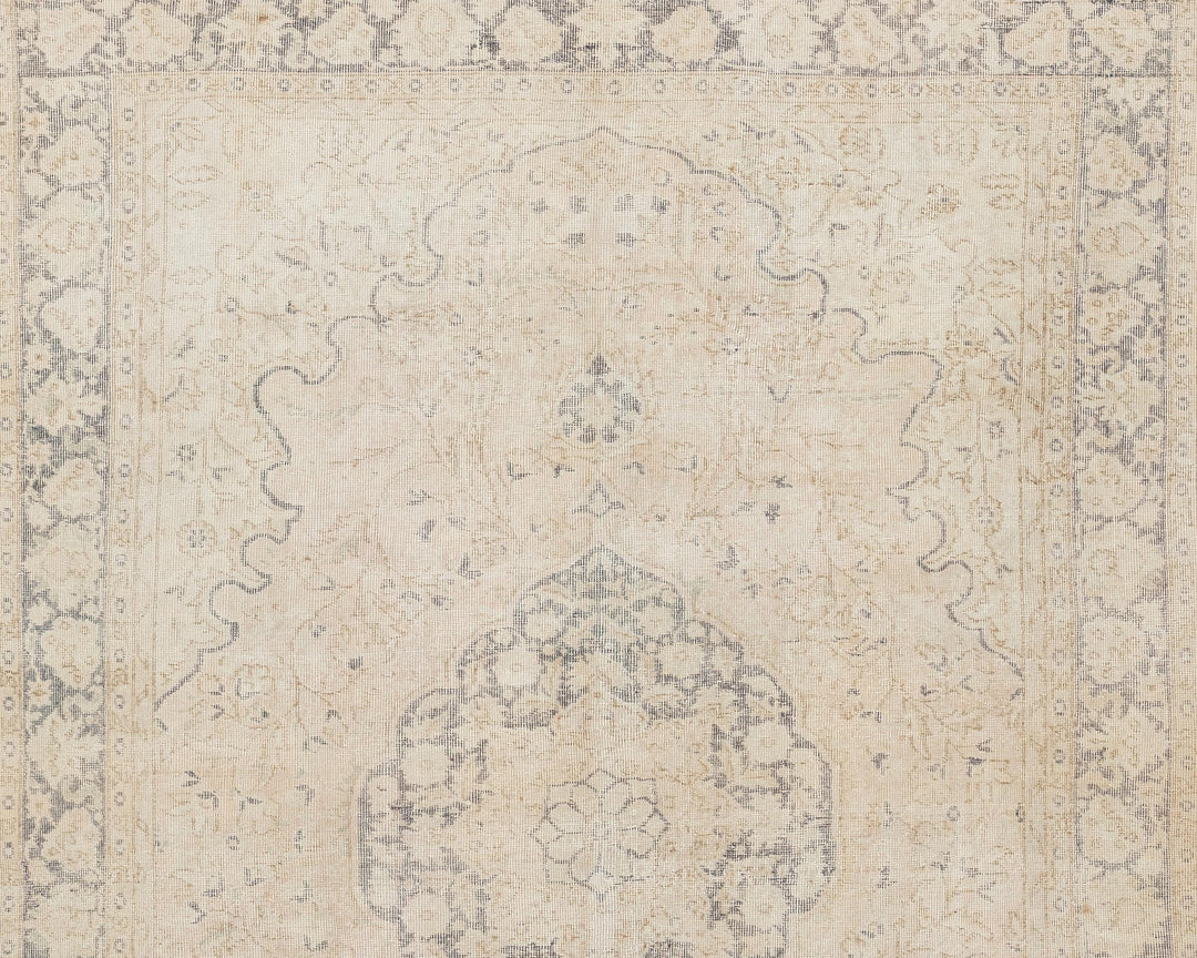 Beige Oushak Rug 6' 6" x 9' 8" | No. VR10485