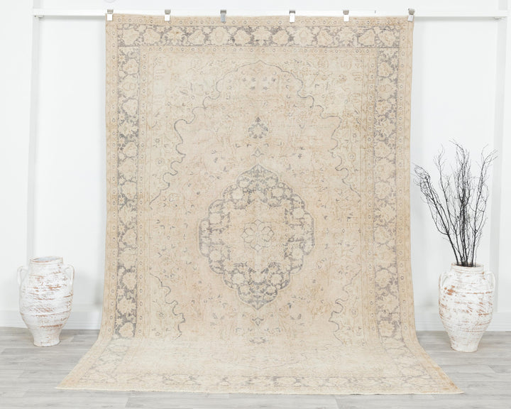 Beige Oushak Rug 6' 6" x 9' 8" | No. VR10485