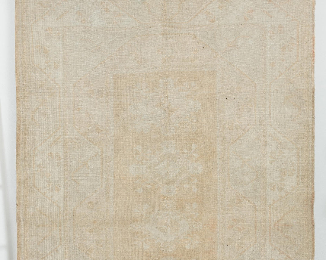 Beige Oushak Rug 5' 2" x 7' 11" | No. VR56423