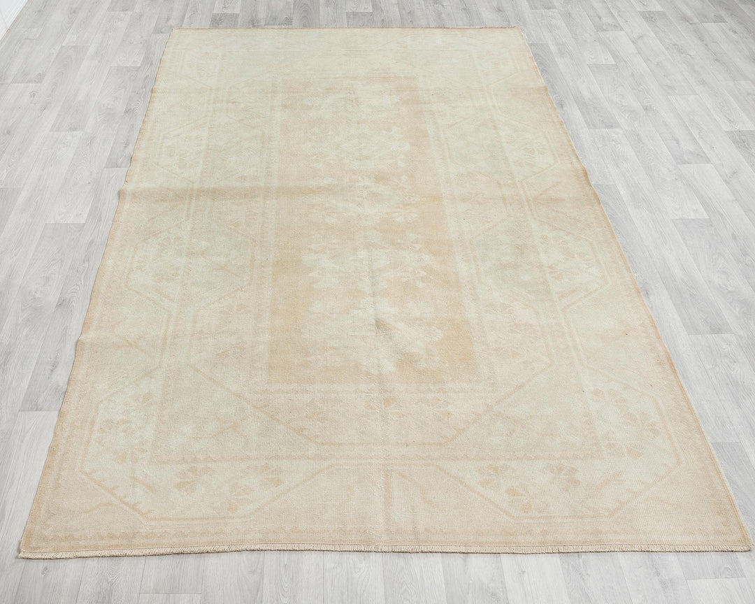 Beige Oushak Rug 5' 2" x 7' 11" | No. VR56423