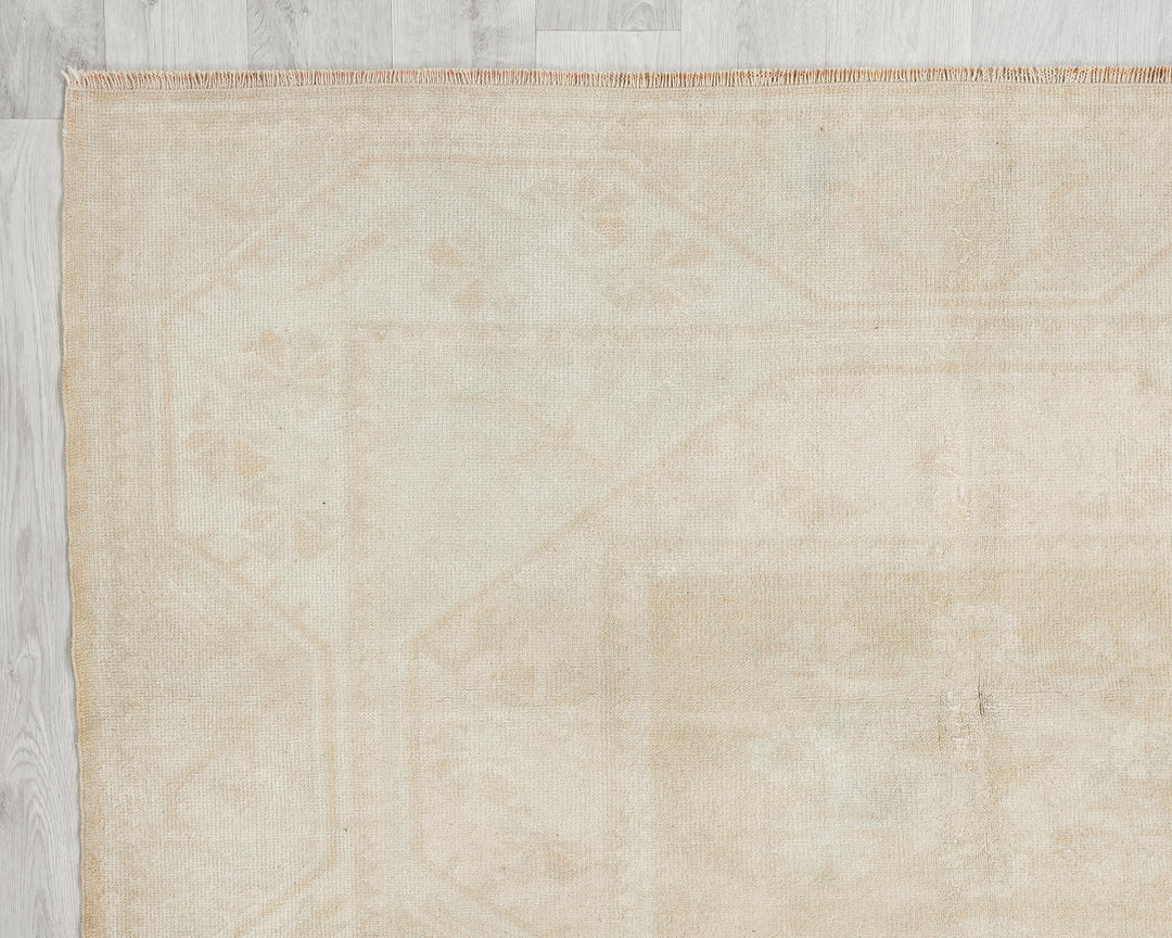 Beige Oushak Rug 5' 2" x 7' 11" | No. VR56423