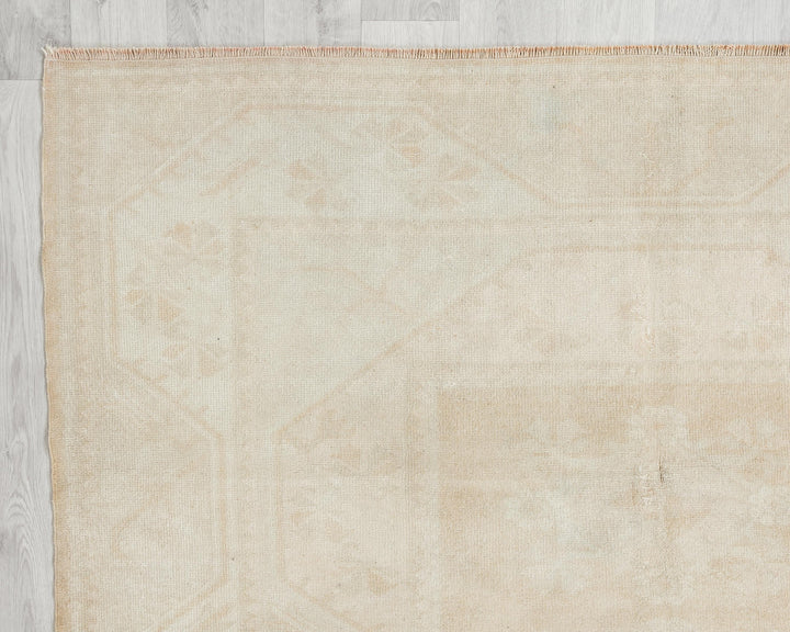 Beige Oushak Rug 5' 2" x 7' 11" | No. VR56423