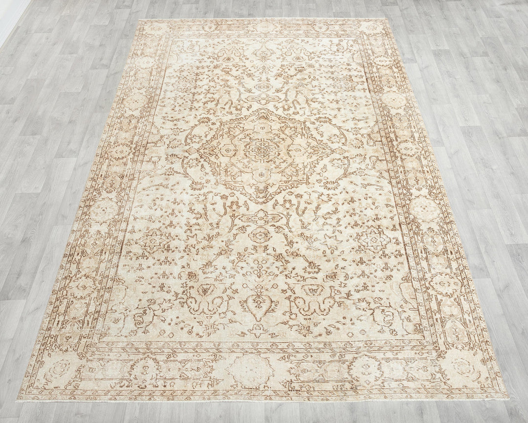Beige Oushak Rug 6' 10" x 10' | No. VR83780