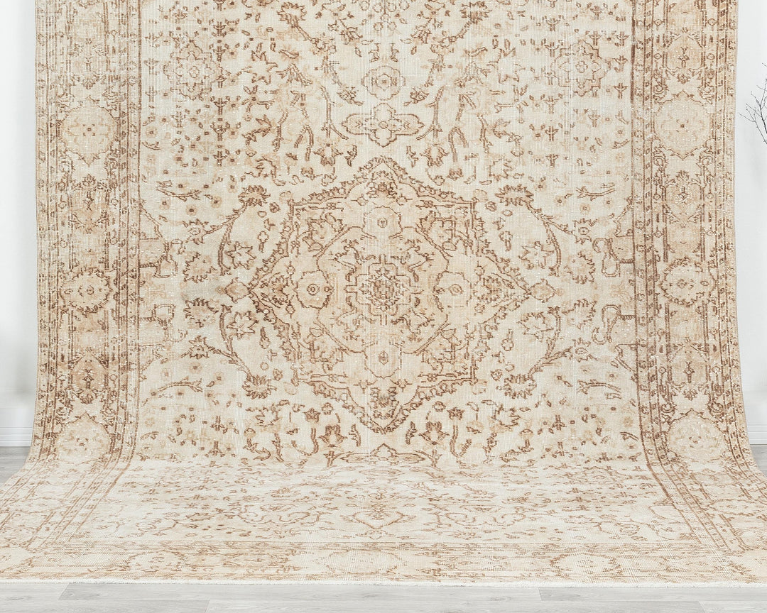 Beige Oushak Rug 6' 10" x 10' | No. VR83780