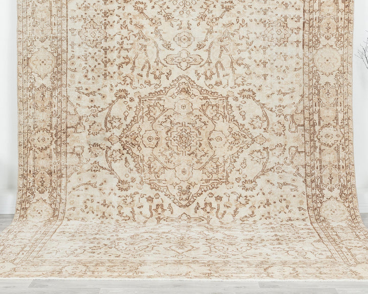 Beige Oushak Rug 6' 10" x 10' | No. VR83780