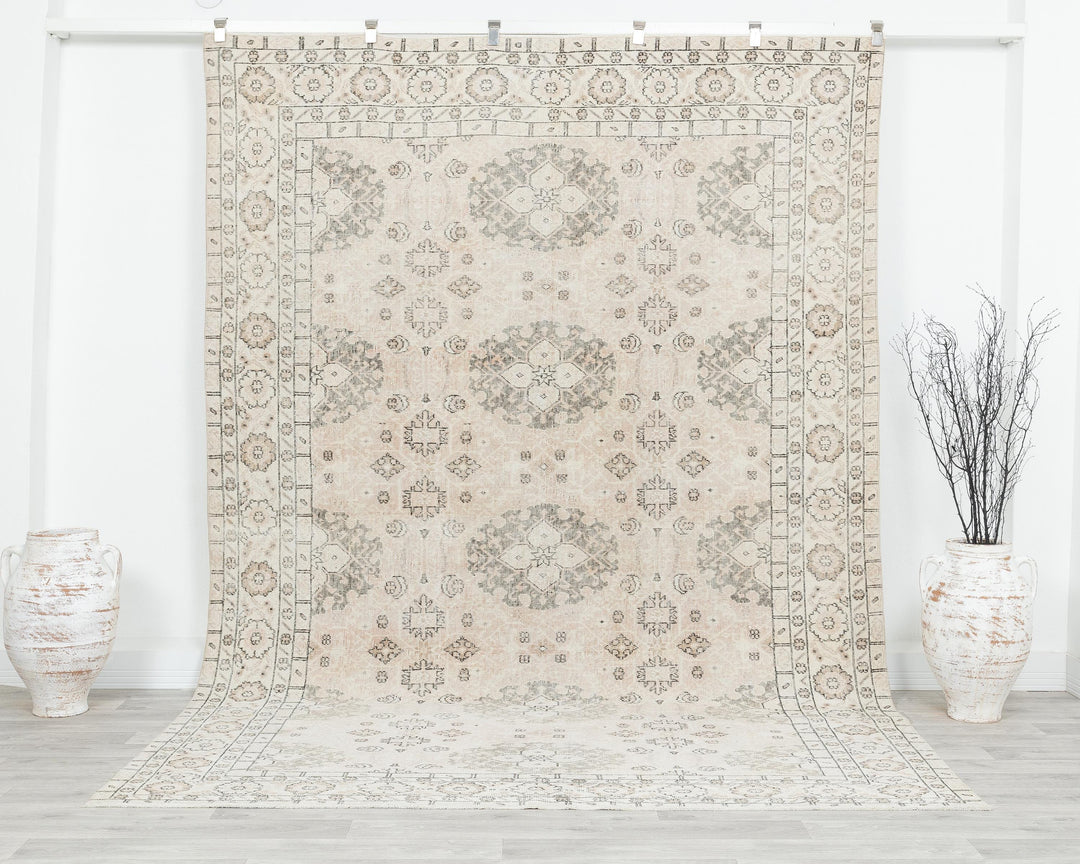 Neutral Oushak Rug 6' 11" x 10' 2" | No. VR71081