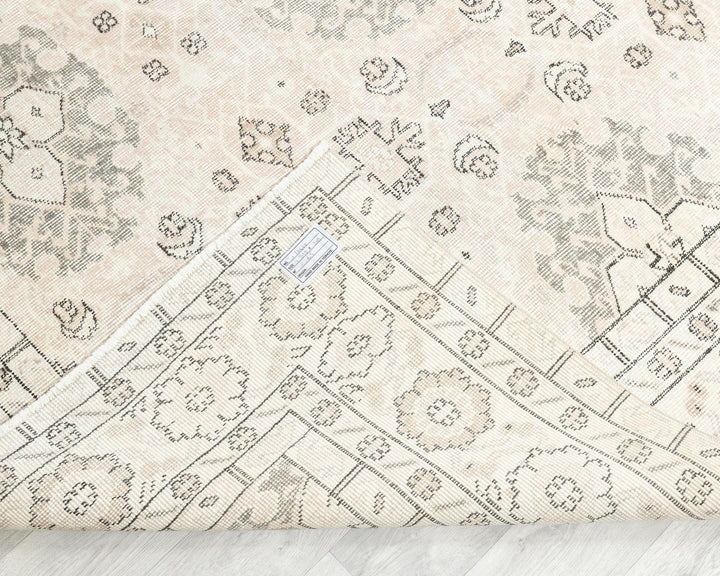 Neutral Oushak Rug 6' 11" x 10' 2" | No. VR71081
