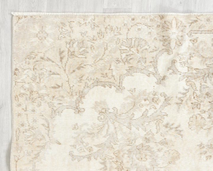 Beige Oushak Rug 6' 2" x 9' 7" | No. VR89097
